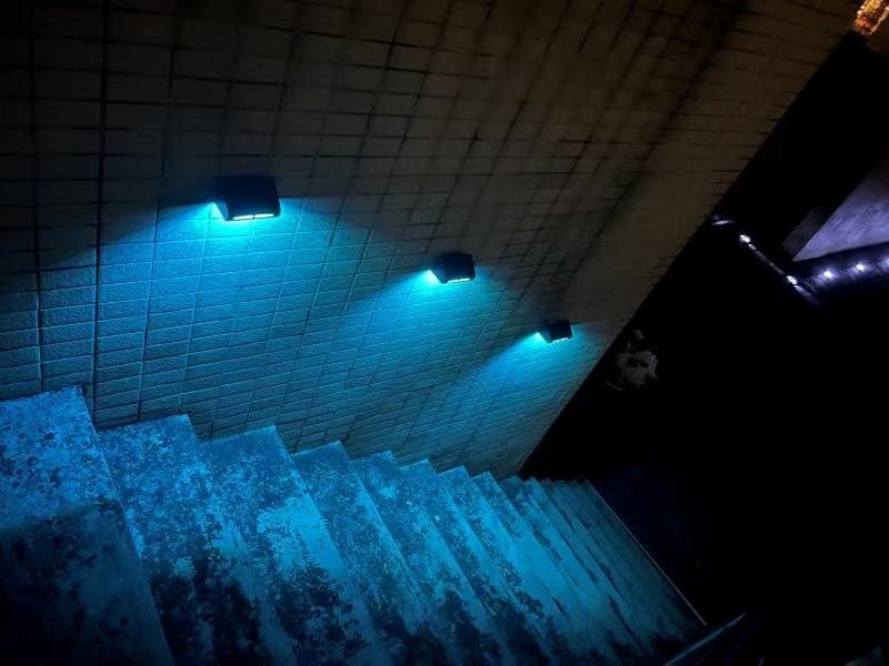 RGB водонепроницаемые солнечные садовые огни IP65 беспроводные солнечные лампы с изменяющимся цветом