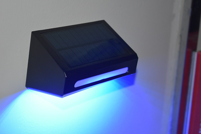 Яркий теплый белый RGB наружный солнечный настенный свет Тернарный литийный аккумулятор IP65 водонепроницаемый